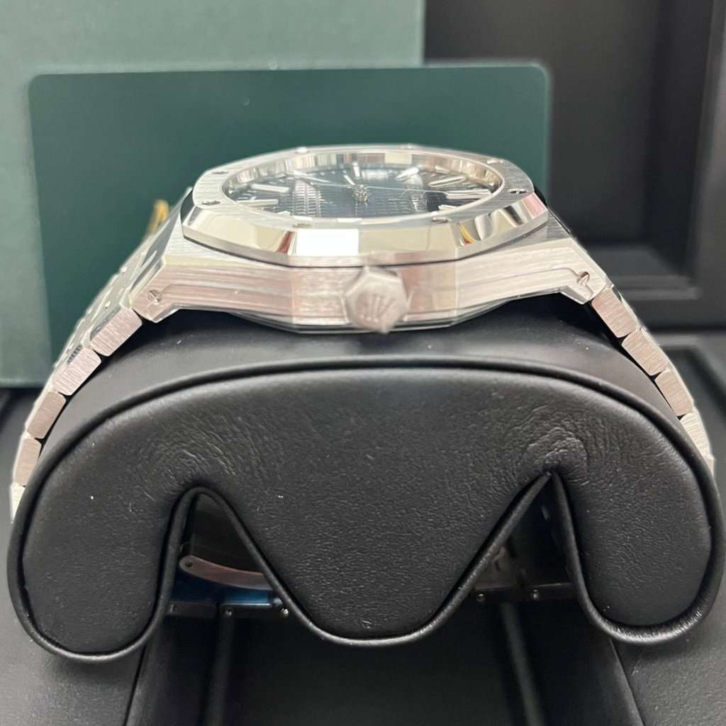 Audemars Piguet Royal Oak 41mm Blue Never worn - Inside View