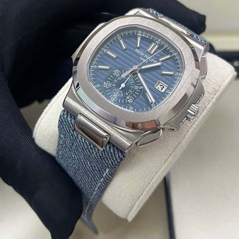 Patek Philippe Nautilus 40mm Blue Never worn - Inside View