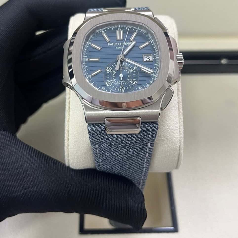 Patek Philippe Nautilus 40mm Blue Never worn - Box View