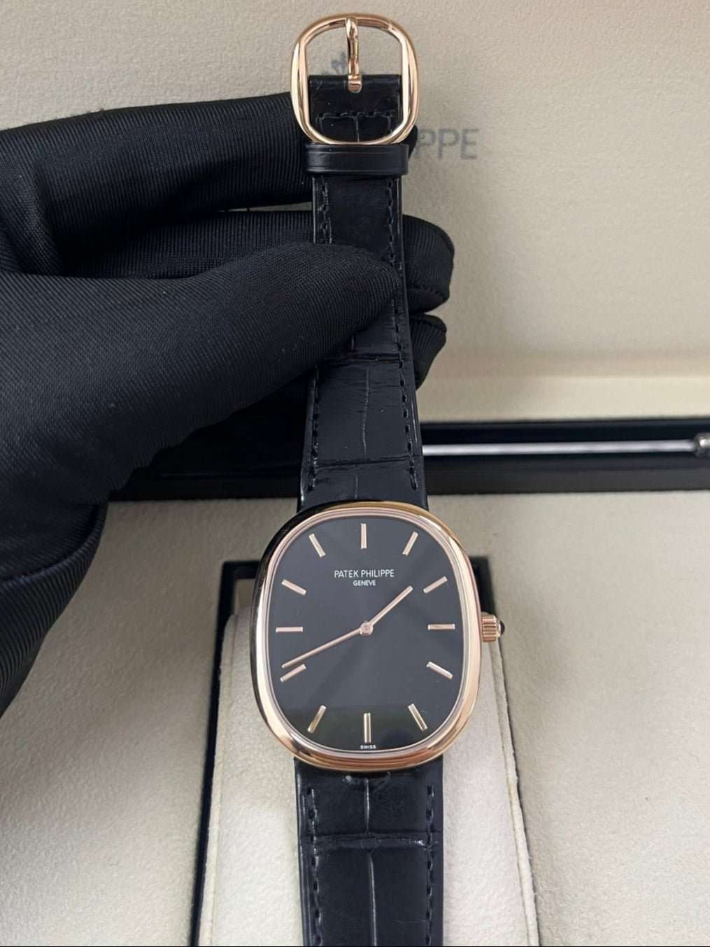 Patek Philippe Golden Ellipse Gold Never worn - Inside View