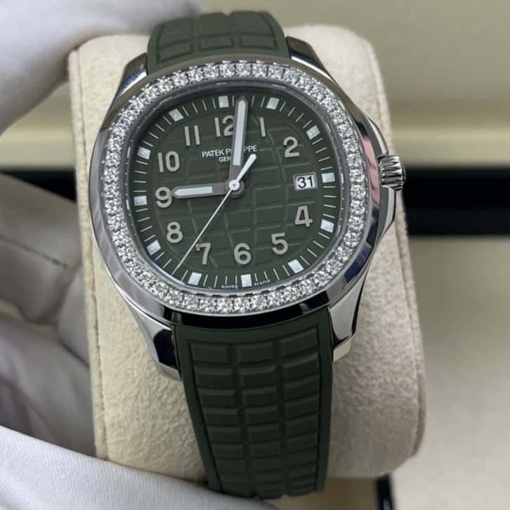 Patek Philippe Aquanaut 39mm MultiColor Never worn - Inside View