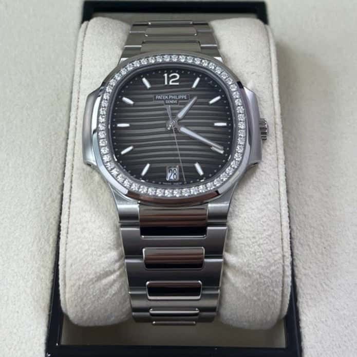 Patek Philippe Nautilus 35mm MultiColor Never worn - Back View