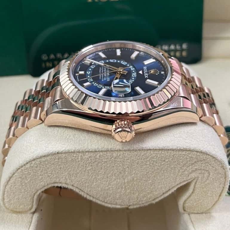 Rolex Sky-Dweller 42mm Pink Never worn - Inside View