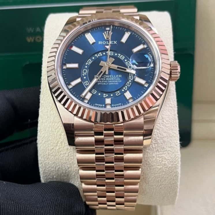 Rolex Sky-Dweller 42mm Pink Never worn - Box View
