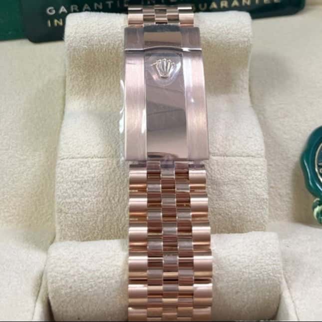 Rolex Sky-Dweller 42mm Pink Never worn - Model View