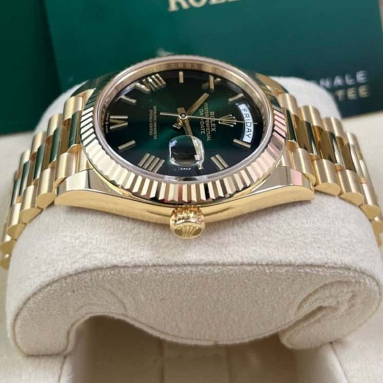 Rolex Day-Date 40 Green Never worn - Model View