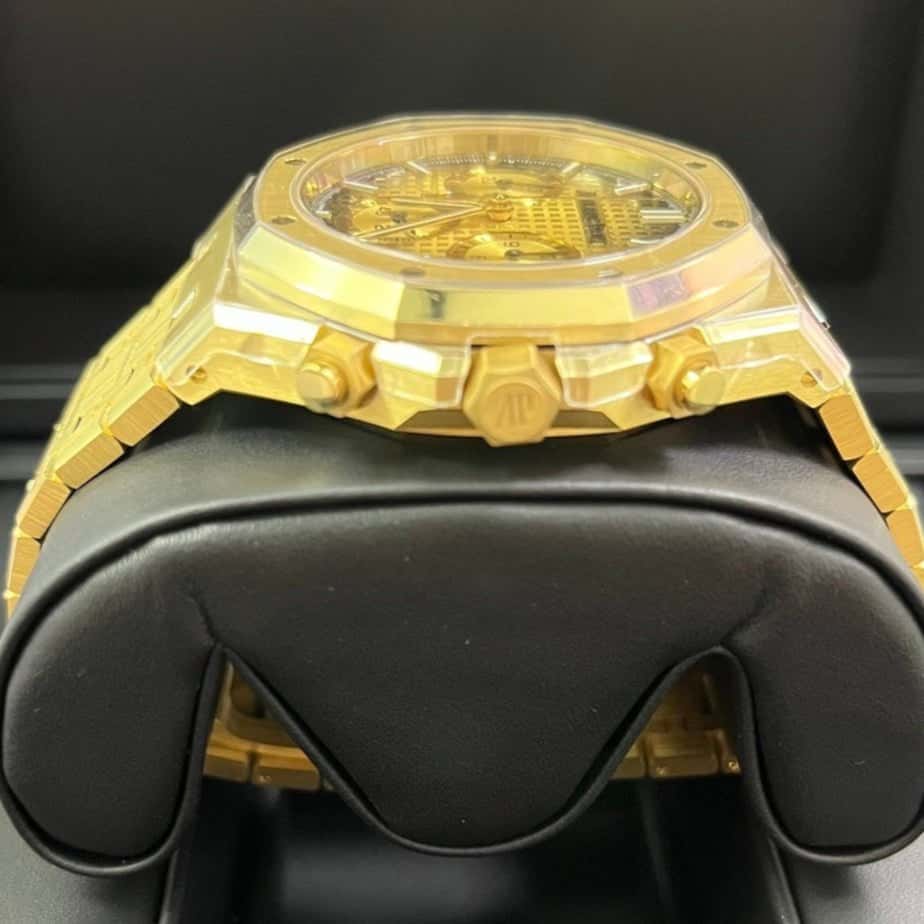Audemars Piguet Royal Oak Chronograph 41mm Gold Never worn - Inside View