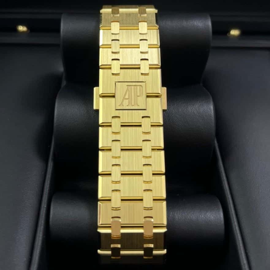 Audemars Piguet Royal Oak Chronograph 41mm Gold Never worn - Model View