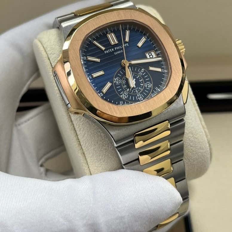 Patek Philippe Nautilus 40mm Blue Never worn - Box View