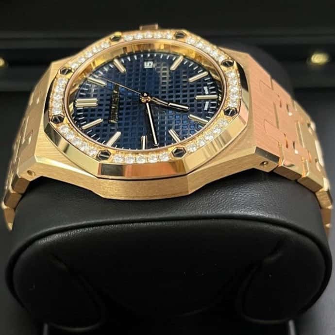 Audemars Piguet Royal Oak Selfwinding 37mm Blue Never worn - Box View