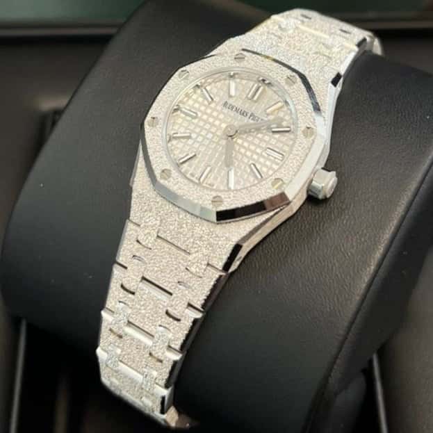 Audemars Piguet Royal Oak 41mm Gold Never worn - Model View