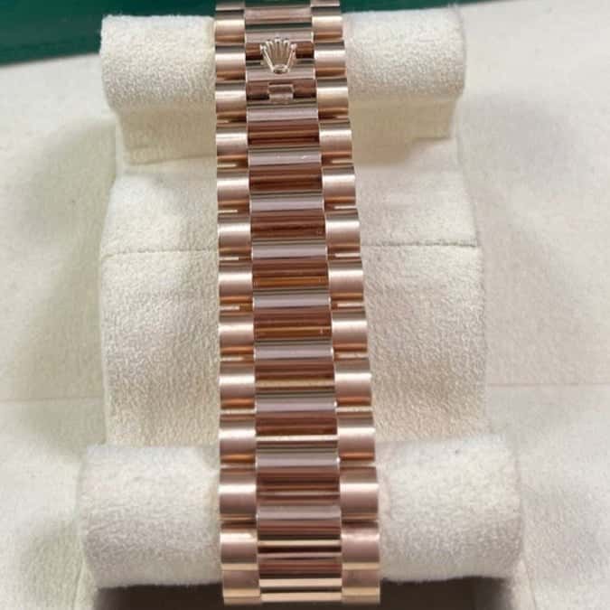 Rolex Day-Date 40 Pink Never worn - Model View