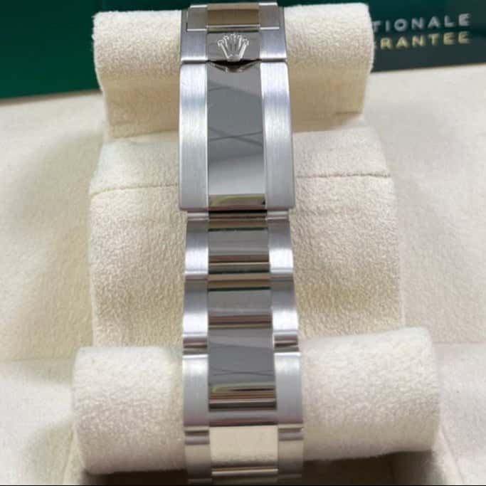 Rolex Daytona 40mm White Never worn - Model View