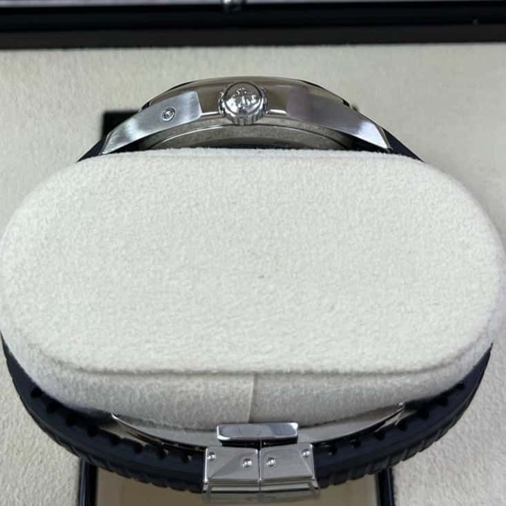 Patek Philippe Aquanaut 41mm MultiColor Never worn - Model View