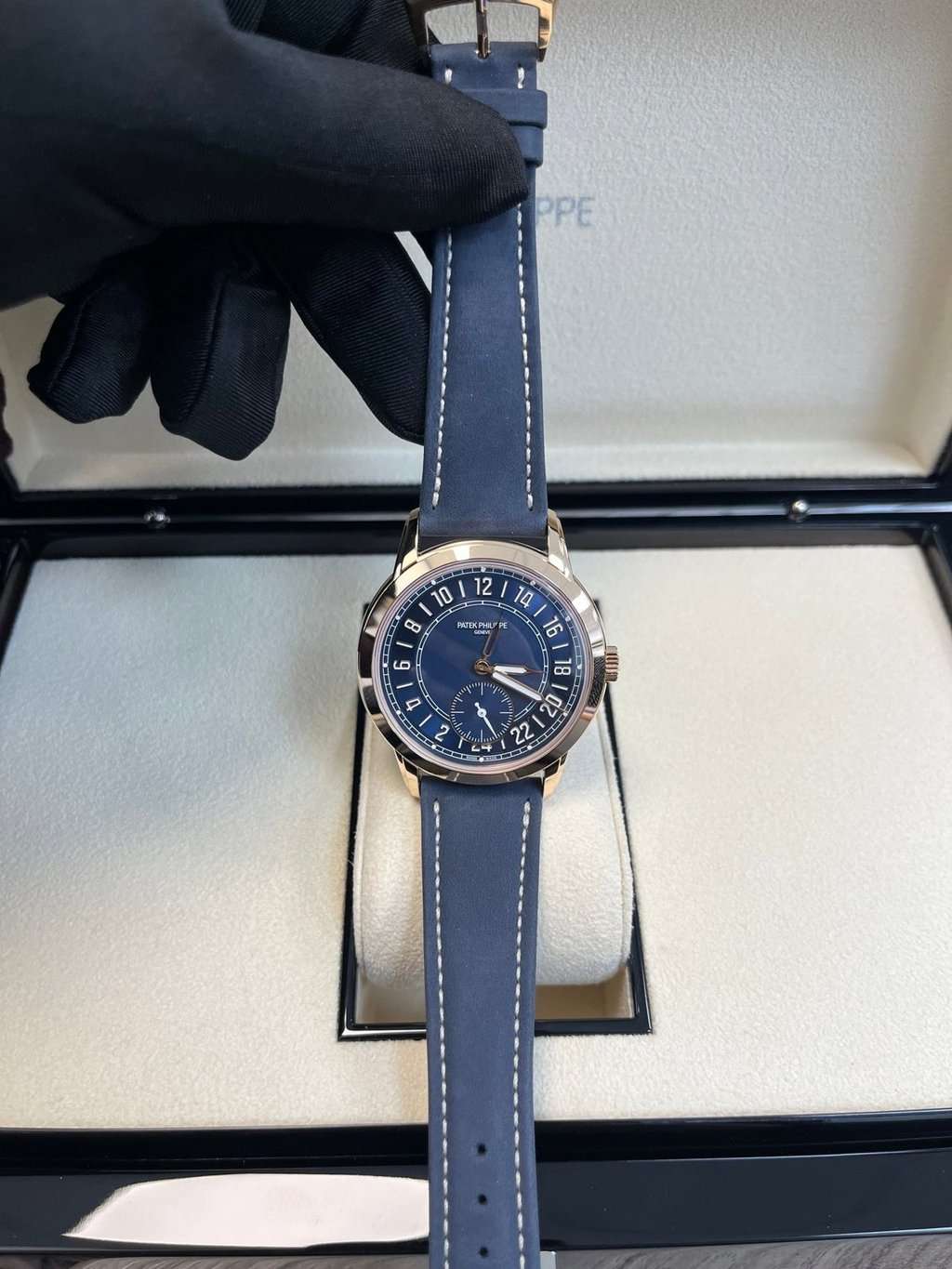 Patek Philippe Calatrava 42mm Blue Never worn - Box View