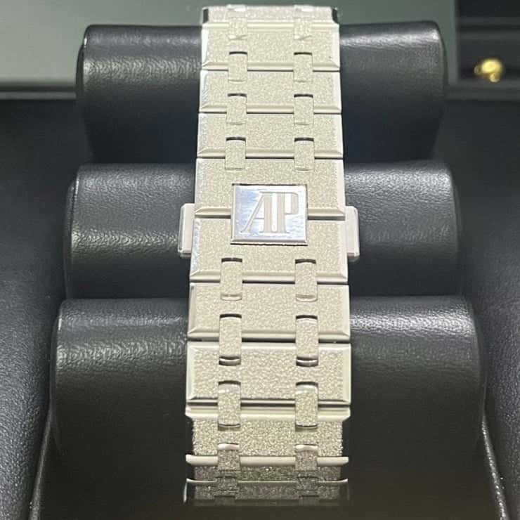 Audemars Piguet Royal Oak 41mm Gold Never worn - Box View