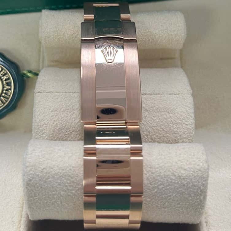 Rolex Sky-Dweller 42mm Pink Never worn - Inside View