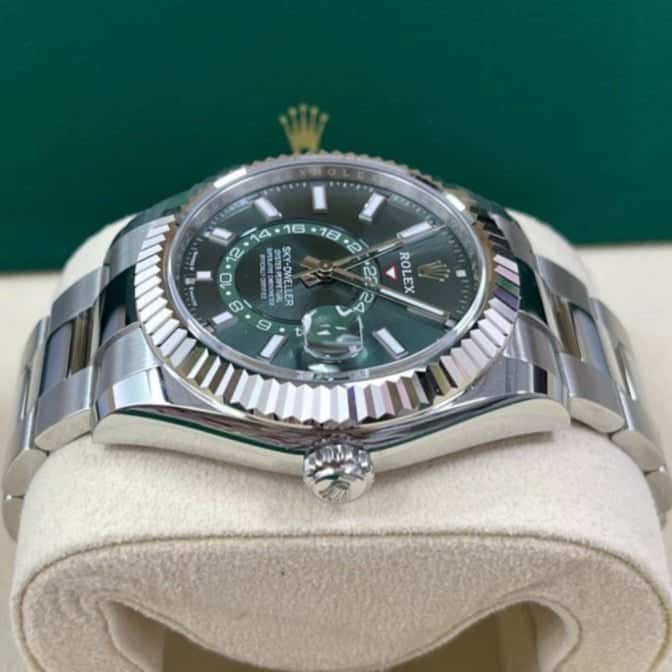 Rolex Sky-Dweller 42mm Green Never worn - Inside View