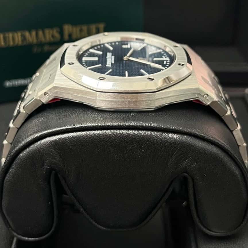 Audemars Piguet Royal Oak 39mm Blue Never worn - Inside View