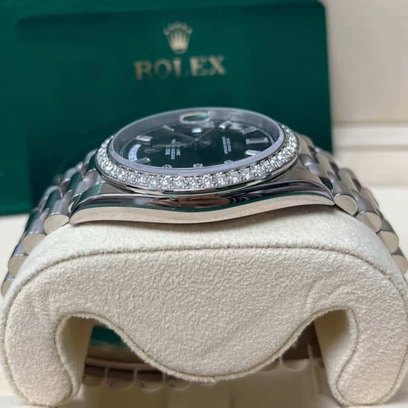 Rolex Day-Date 40 Silver Never worn - Model View