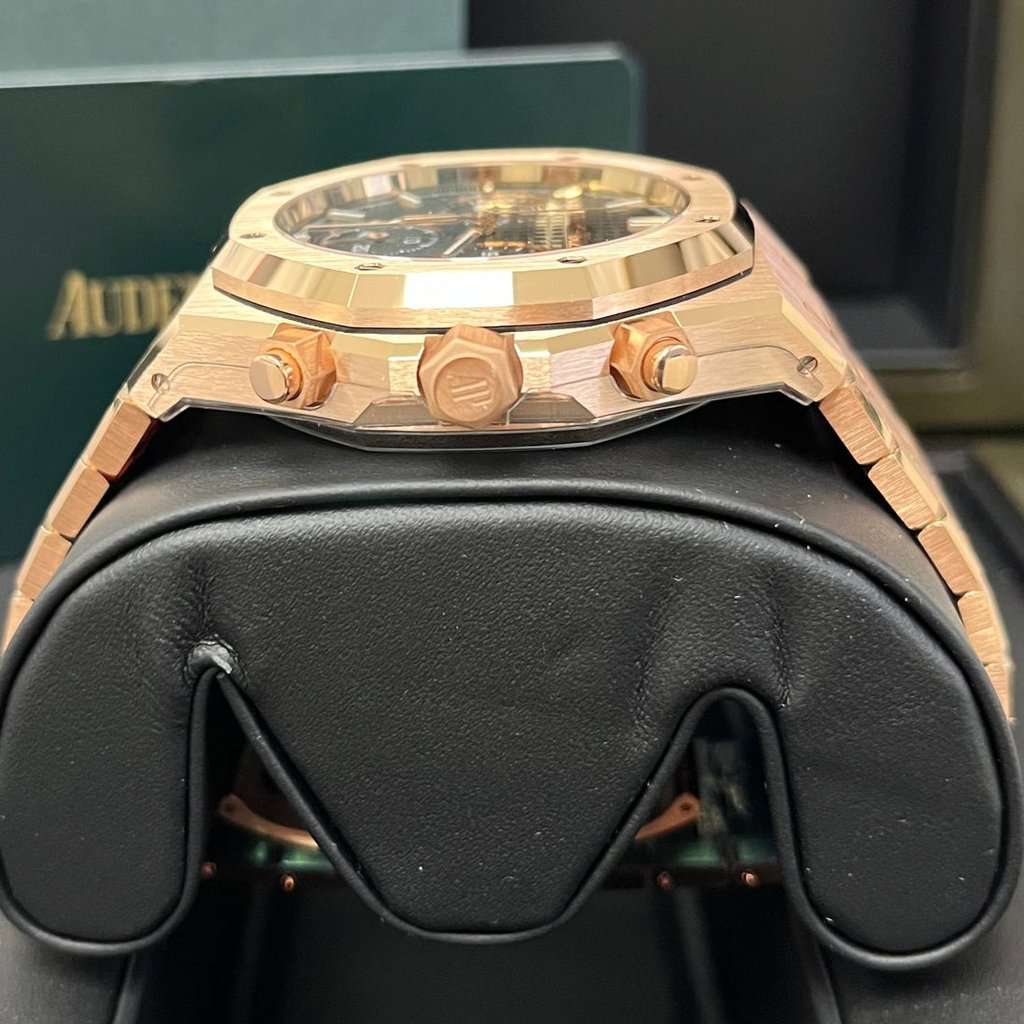Audemars Piguet Royal Oak Chronograph 41mm Pink Never worn - Box View