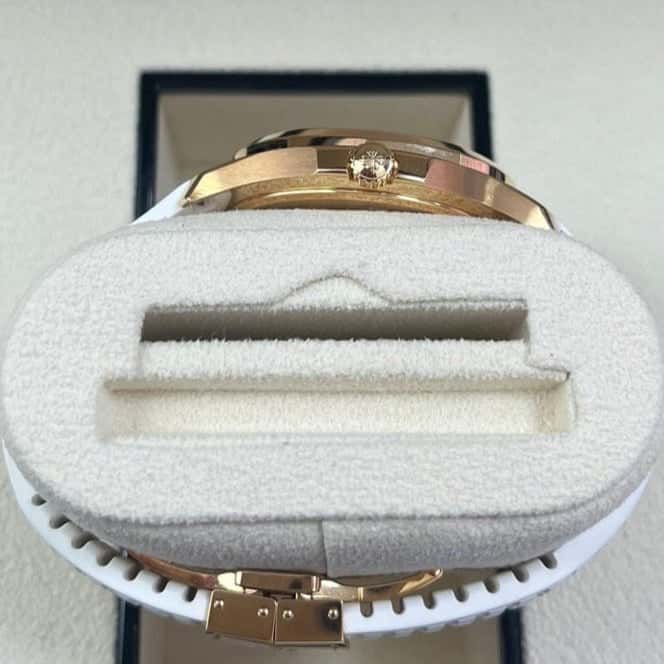 Patek Philippe Aquanaut 39mm Pink Never worn - Box View