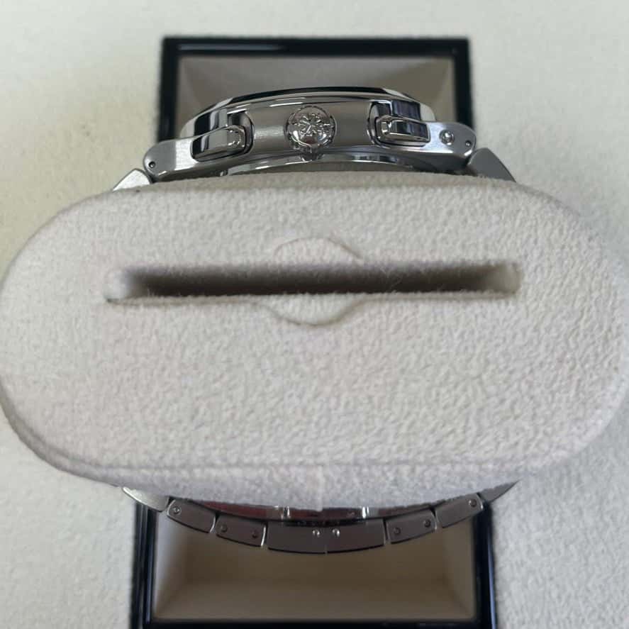 Patek Philippe Nautilus 40mm Blue Never worn - Inside View
