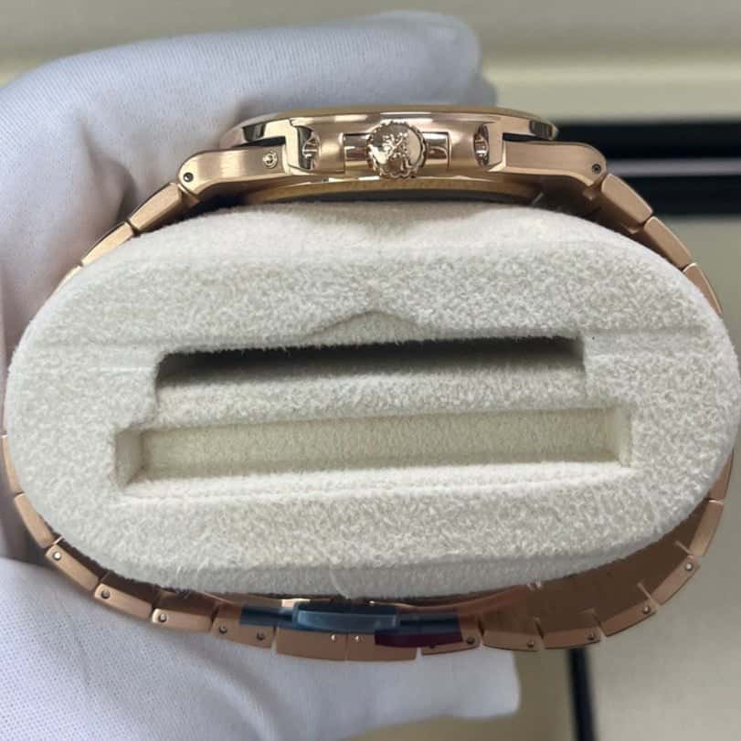 Patek Philippe Nautilus 40mm Pink Never worn - Model View