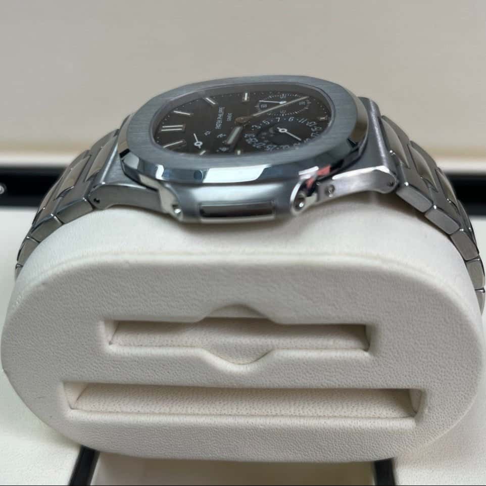 Patek Philippe Nautilus 40mm Blue Never worn - Box View