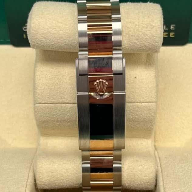 Rolex Yacht-Master II 44mm Pink Never worn - Model View