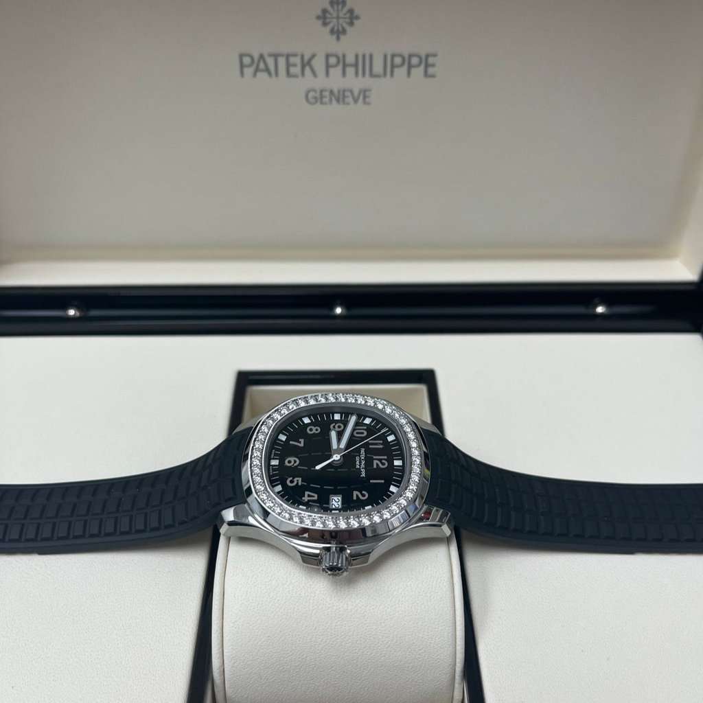 Patek Philippe Aquanaut 39mm Black Never worn - Inside View