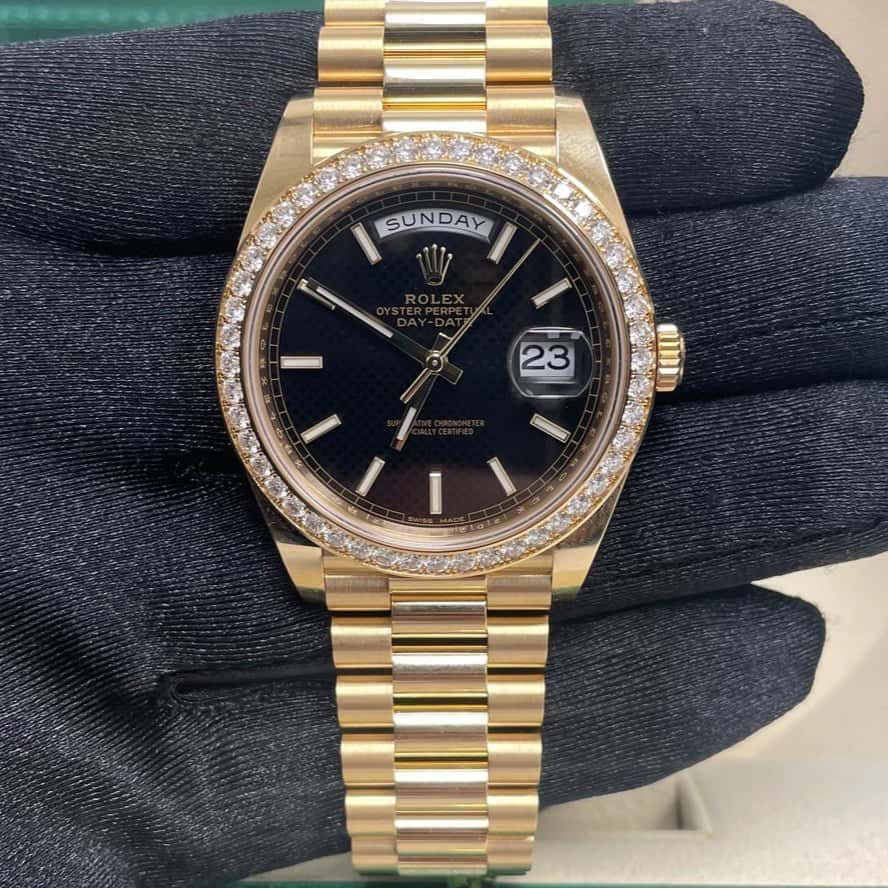 Rolex Day-Date 40 Silver Never worn - Model View