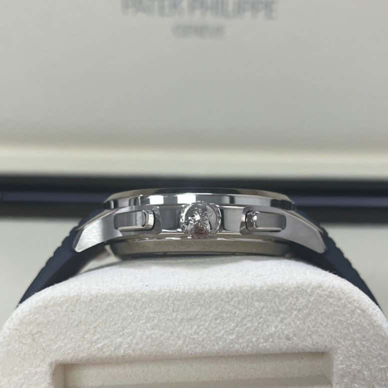 Patek Philippe Aquanaut 42mm MultiColor Never worn - Model View
