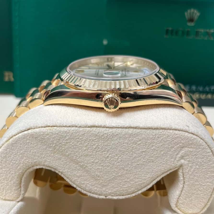 Rolex Day-Date 40 Silver Never worn - Inside View