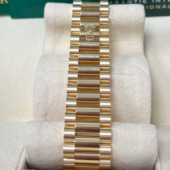 Rolex Day-Date 40 Silver Never worn - Box View