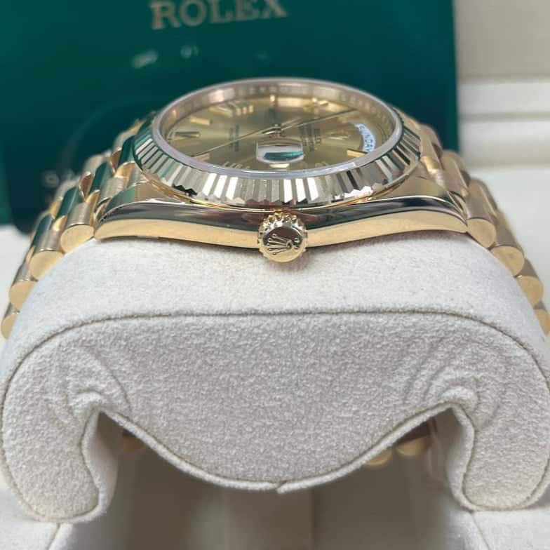 Rolex Day-Date 40 Gold Never worn - Model View