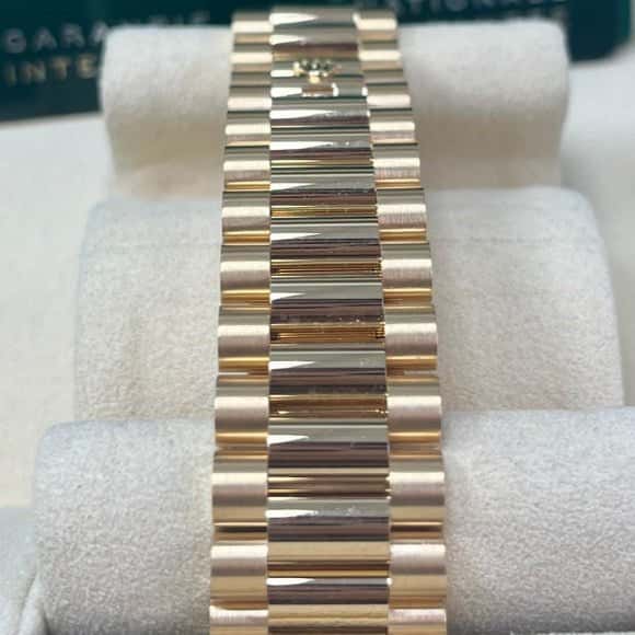 Rolex Day-Date 40 Gold Never worn - Box View