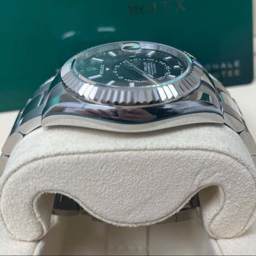 Rolex Sky-Dweller 42mm Black Never worn - Box View
