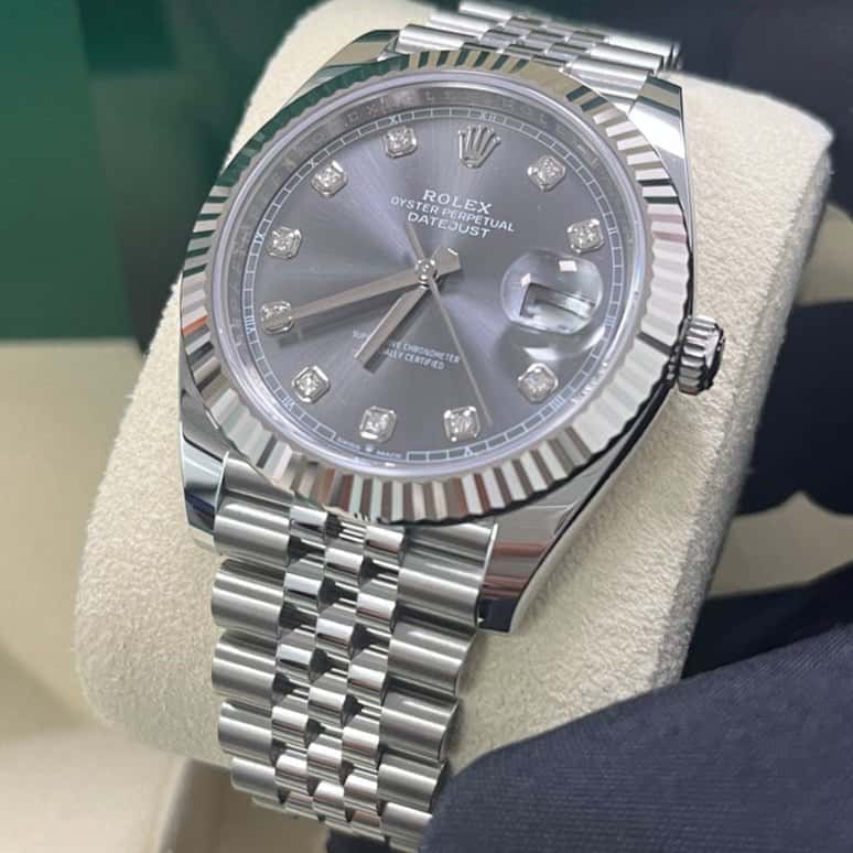 Rolex Datejust 41 Silver Never worn - Box View