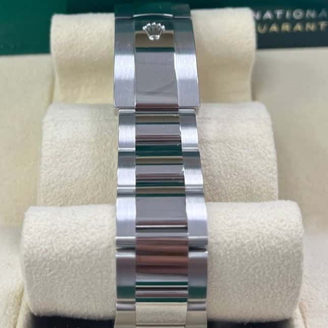 Rolex Datejust 41 Black Never worn - Box View