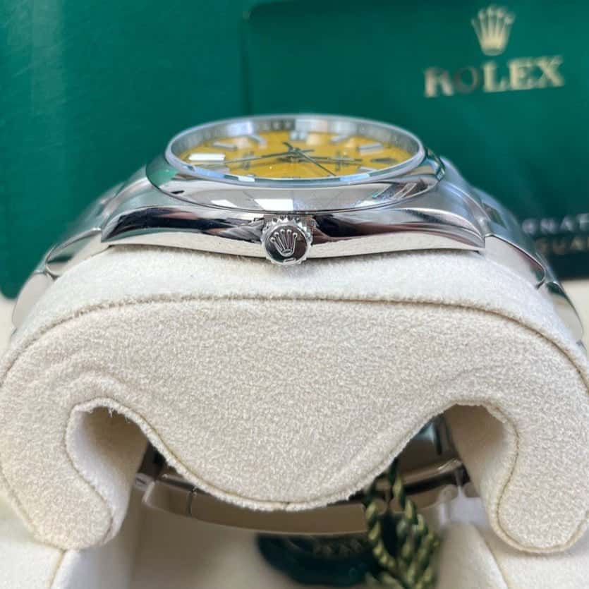 Rolex Oyster Perpetual 41mm Gold Never worn - Inside View