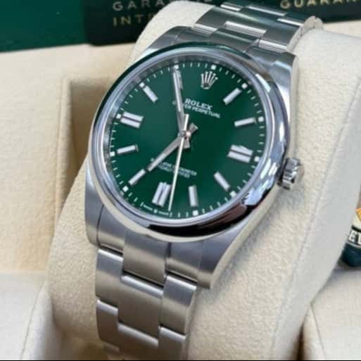 Rolex Oyster Perpetual 41mm Green Never worn - Box View