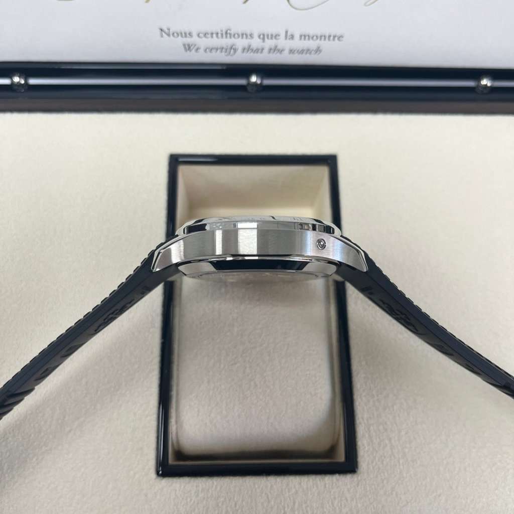 Patek Philippe Aquanaut Chronograph 42mm Black Never worn - Model View