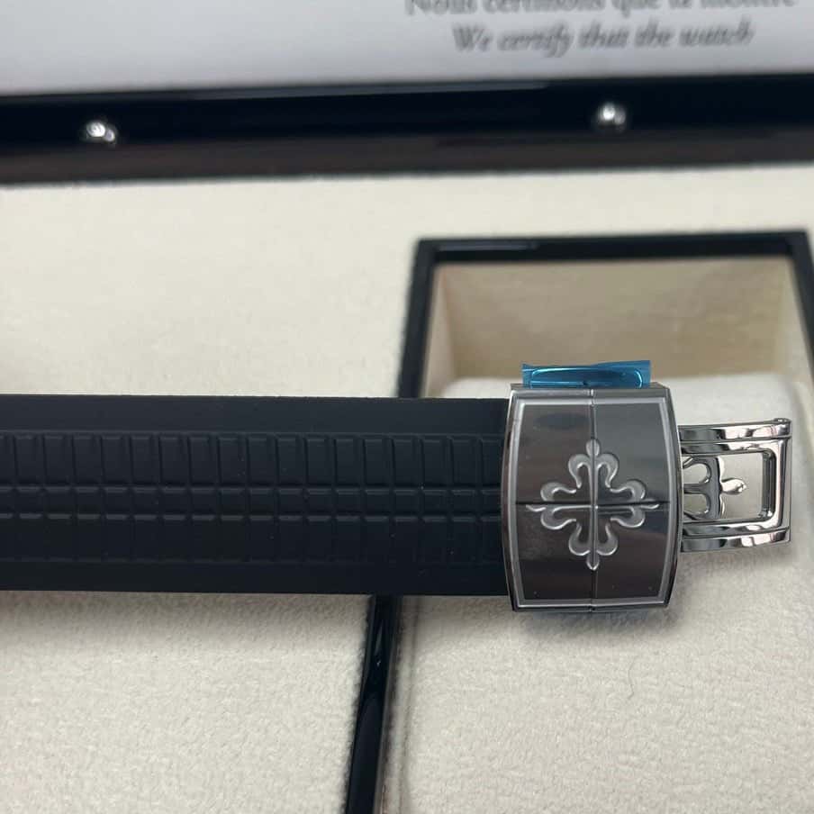 Patek Philippe Aquanaut Chronograph 42mm Black Never worn - Box View