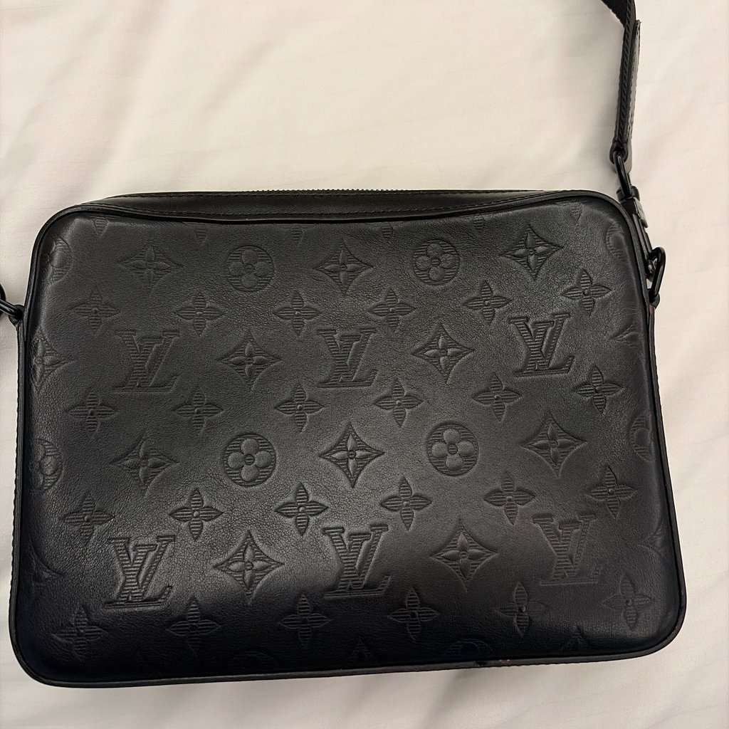 Louis Vuitton Louis Vuitton Messenger bag Black Leather Good condition - Back View