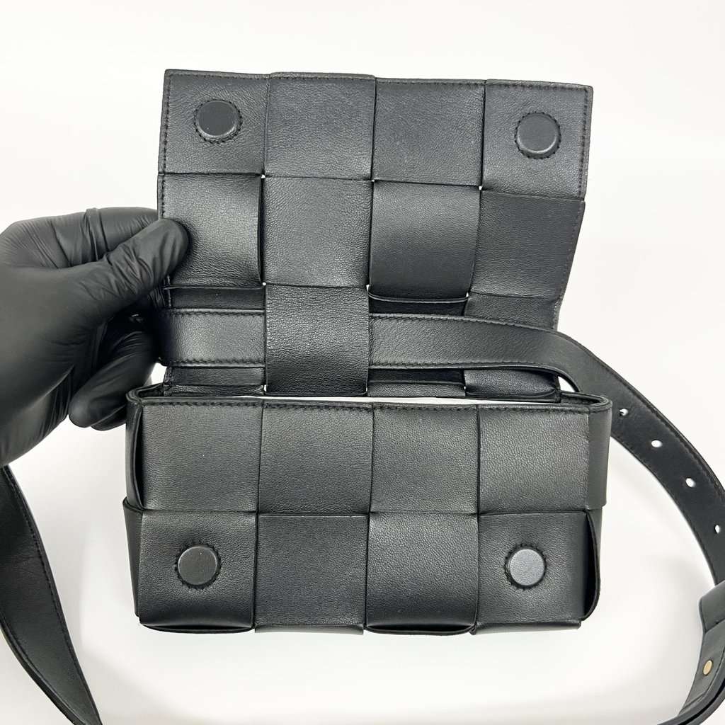 Bottega Veneta Cassette Belt Bag Black Black Good - Model View