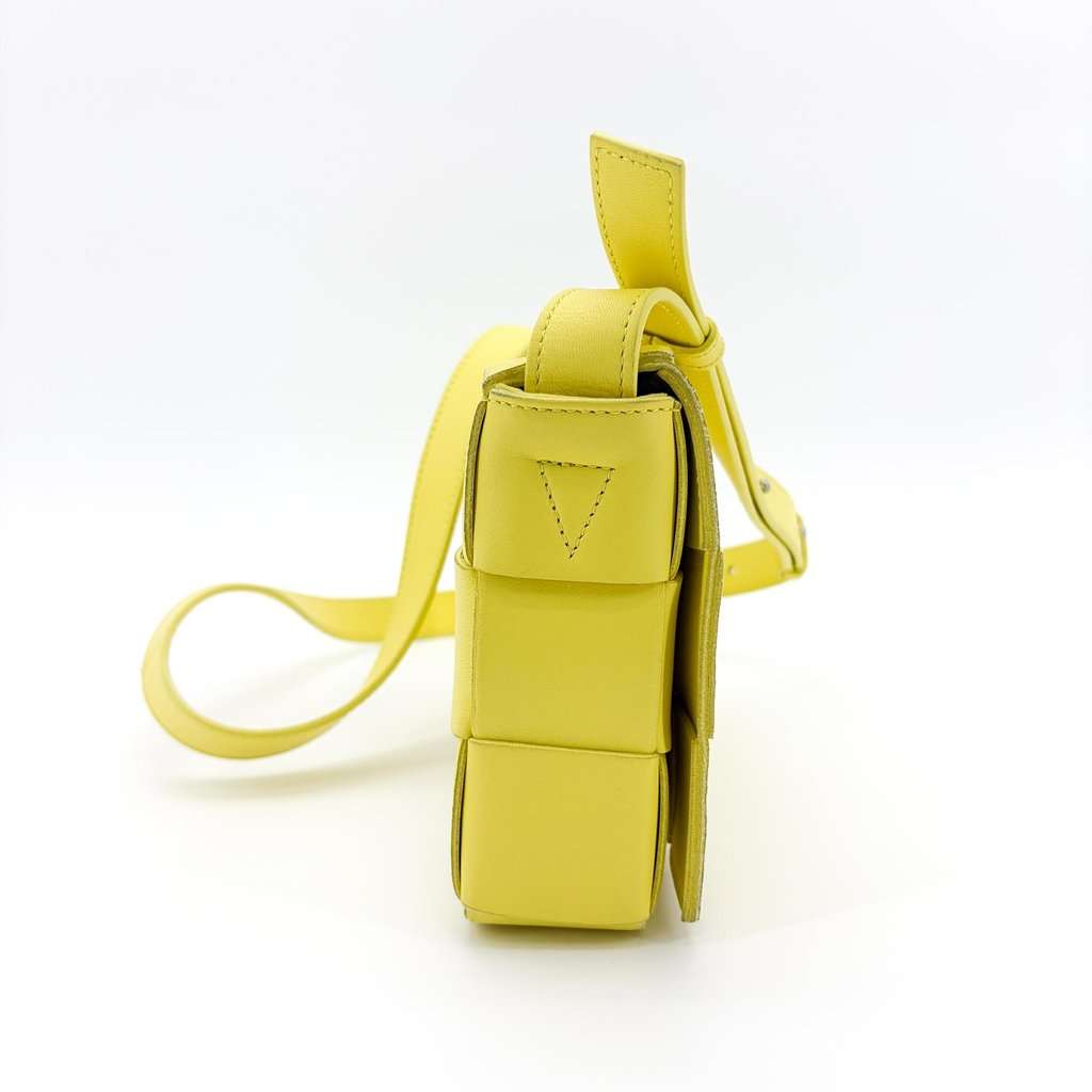 Bottega Veneta Cassette Bag Yellow Yellow Leather Very good - Box View