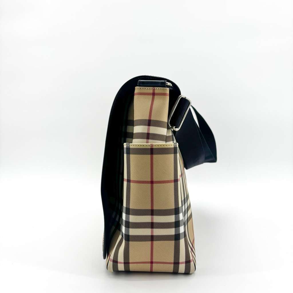 Burberry Vintage Check Nylon Messenger Diaper Bag Archive Beige Beige Polyamide Good - Model View