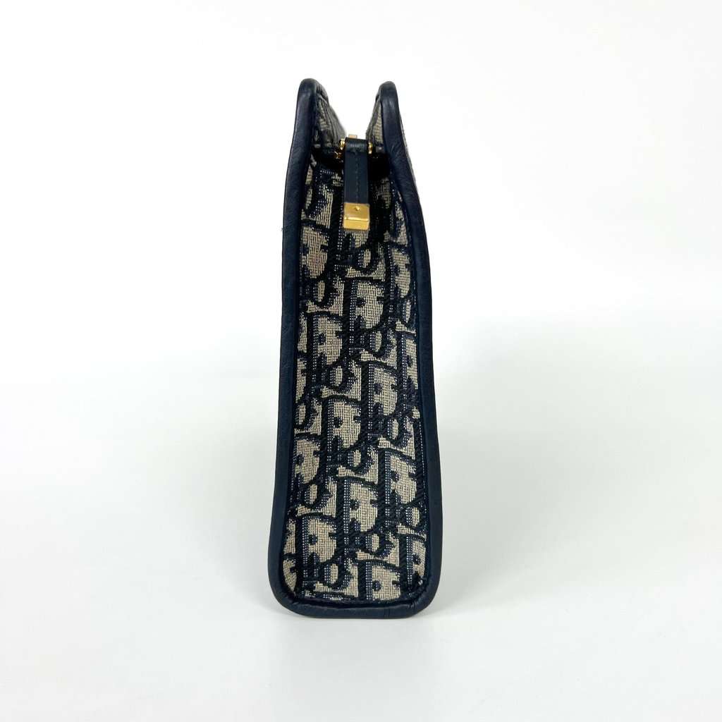 Dior Oblique 30 Montaigne Case Navy Blue Jacquard Good - Model View