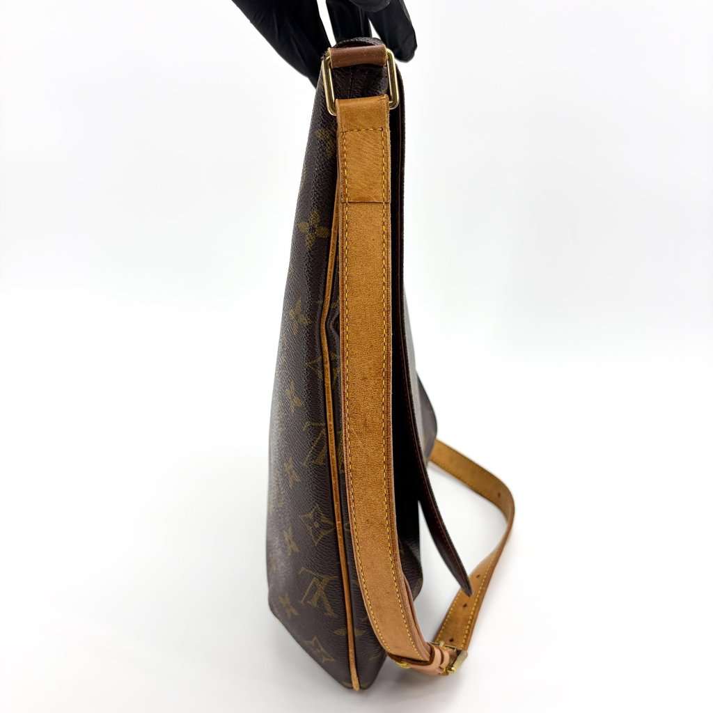 Louis Vuitton Monogram Musette Salsa Long Beige Canvas Fair - Model View